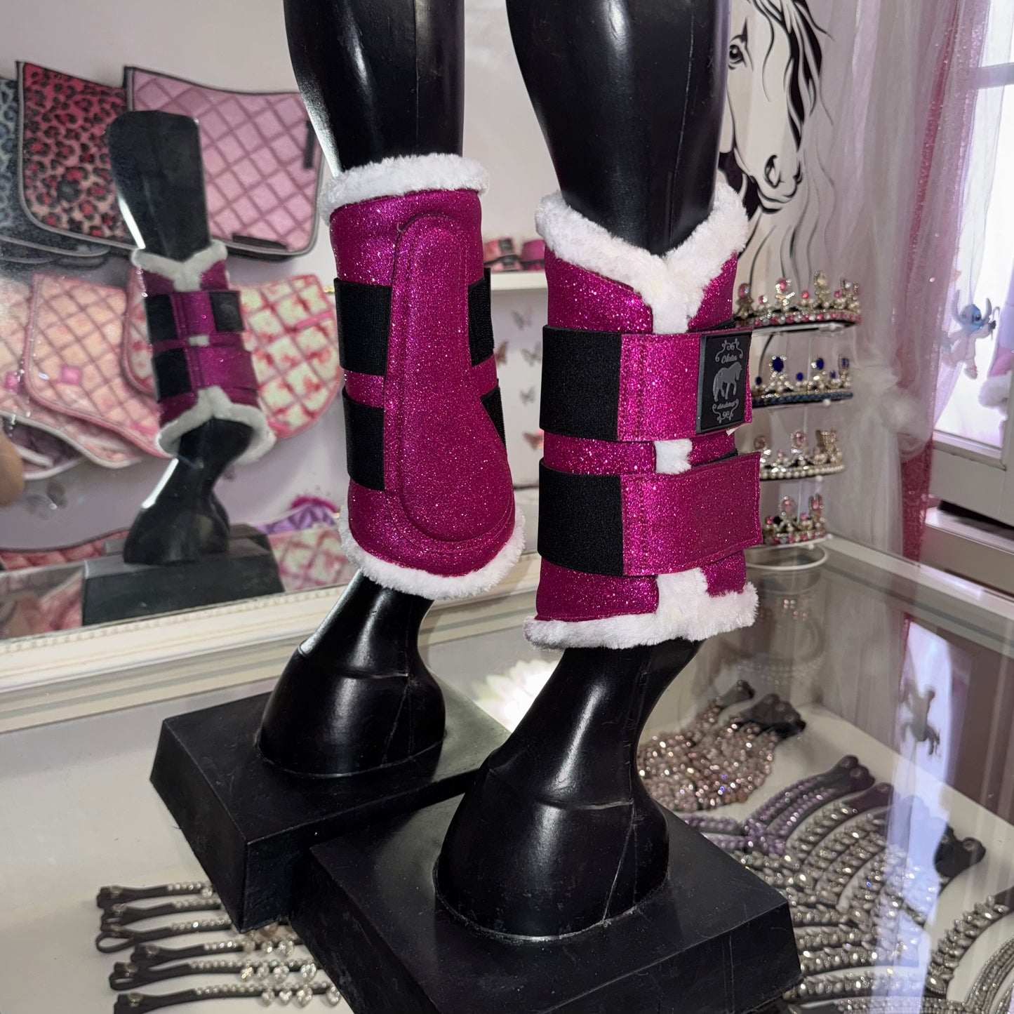 Brushing boots fuchsia glitter