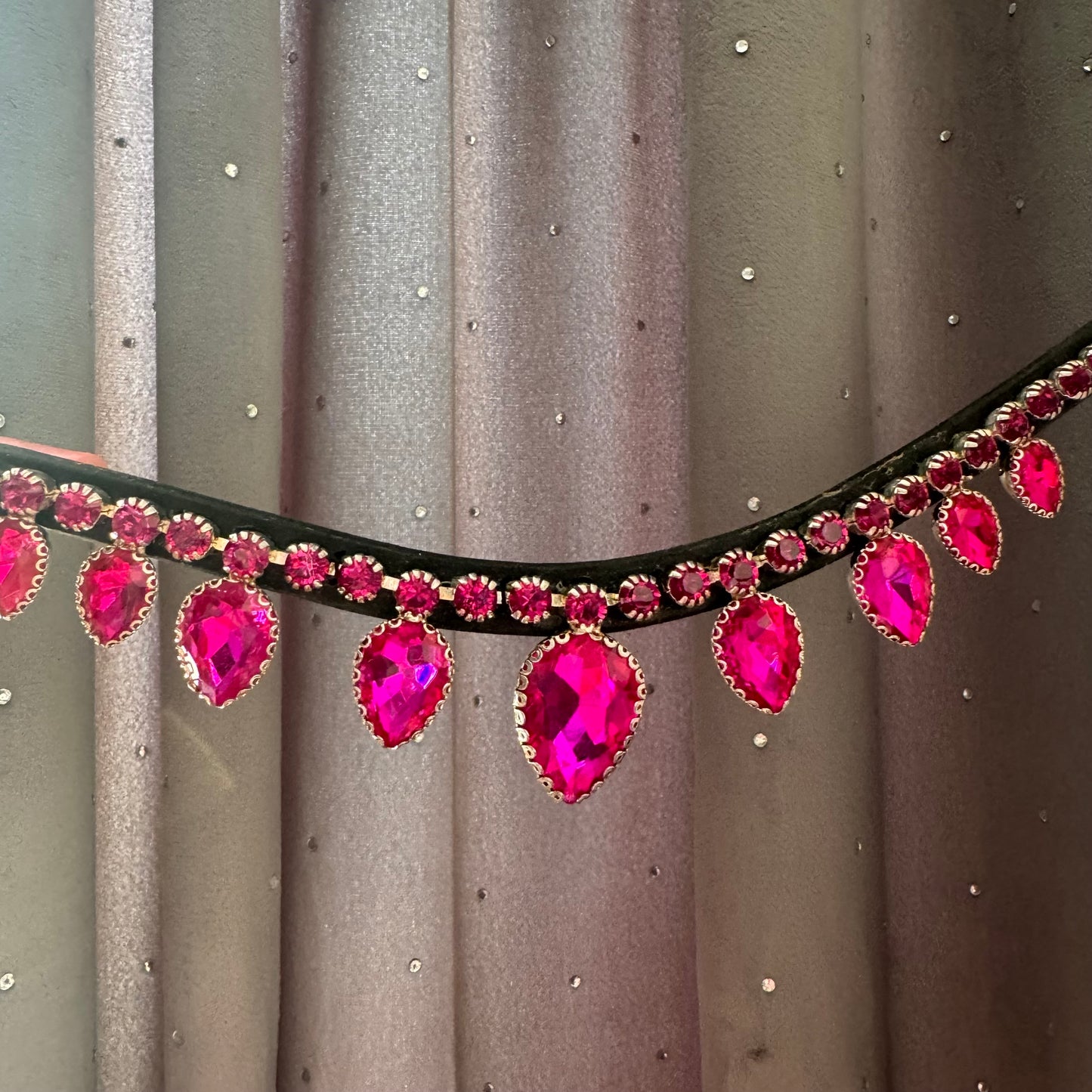 Frontalino a goccia fucsia