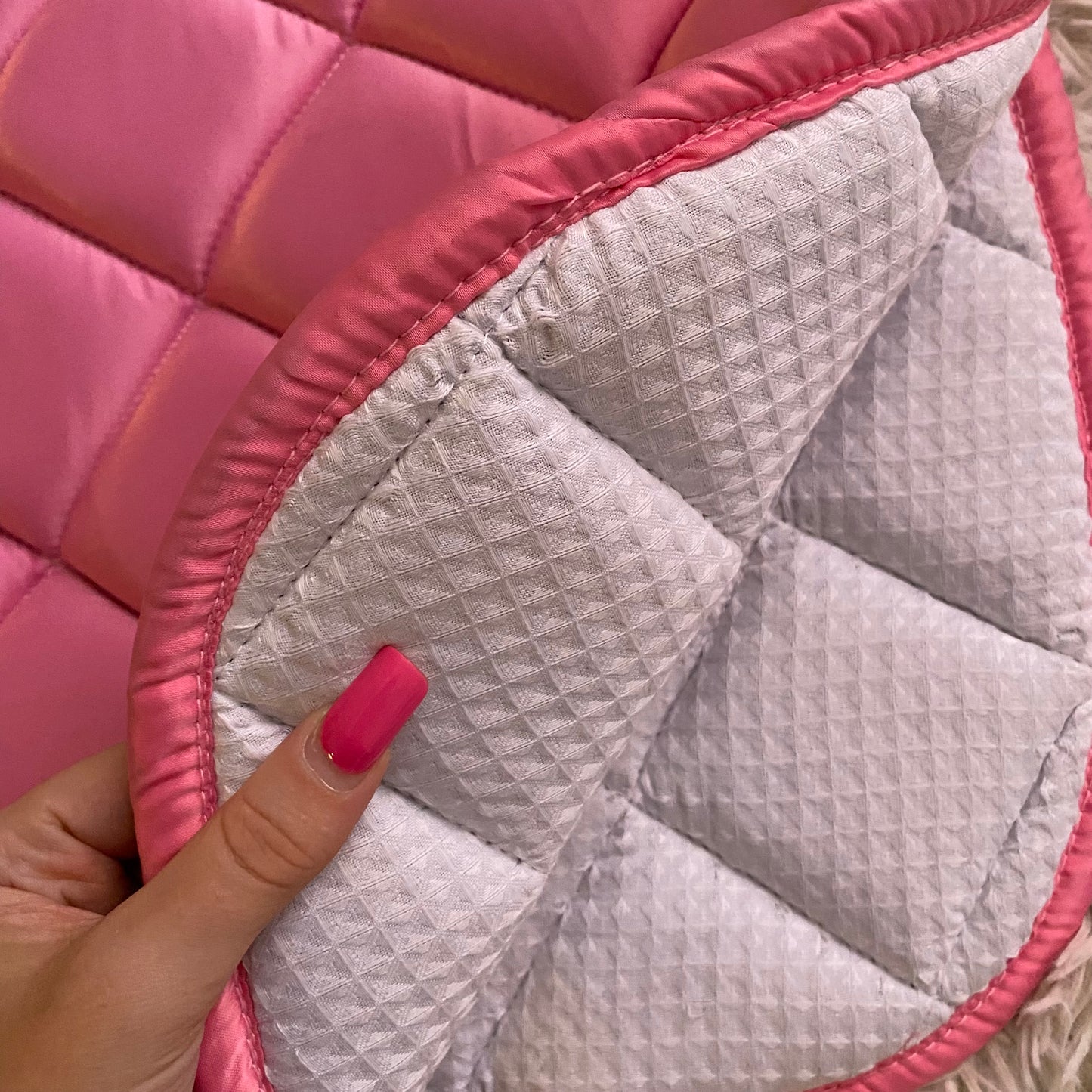 Sottosella e cuffietta rosa da salto