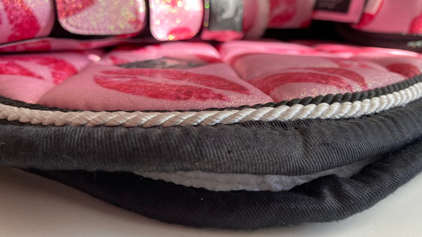 Completo da salto rosa glitter con baci