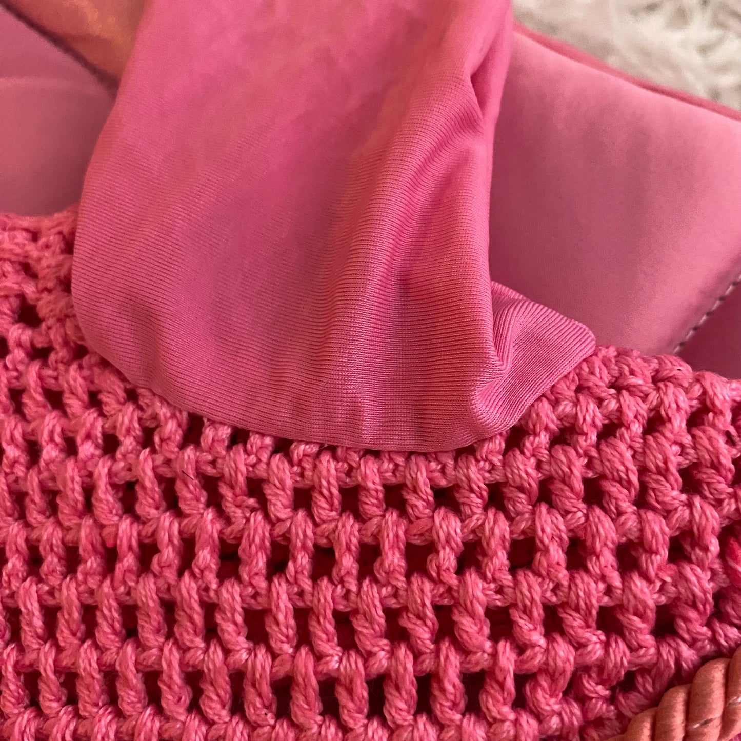 Sottosella e cuffietta rosa da salto