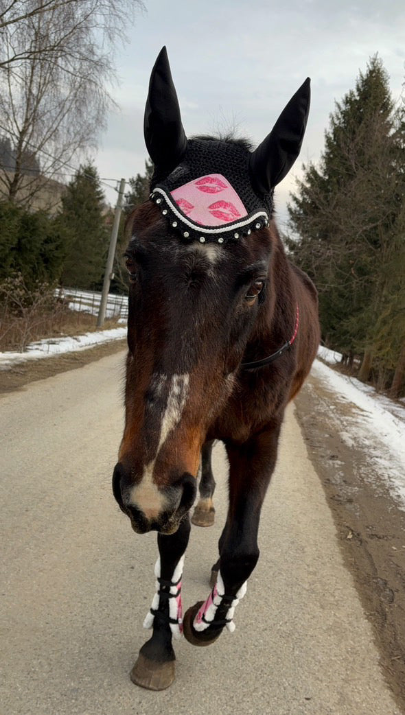 Completo da salto rosa glitter con baci