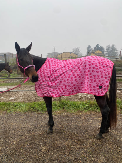 Coperta in pile con baci