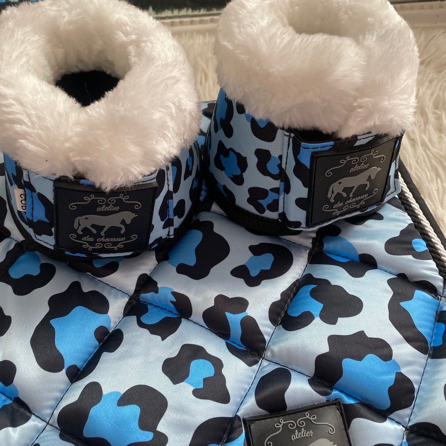 Completo da salto leopardato blu