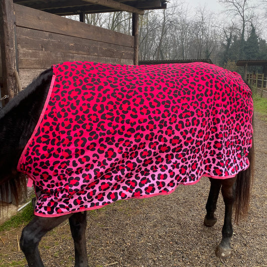 Coperta in pile leopardata