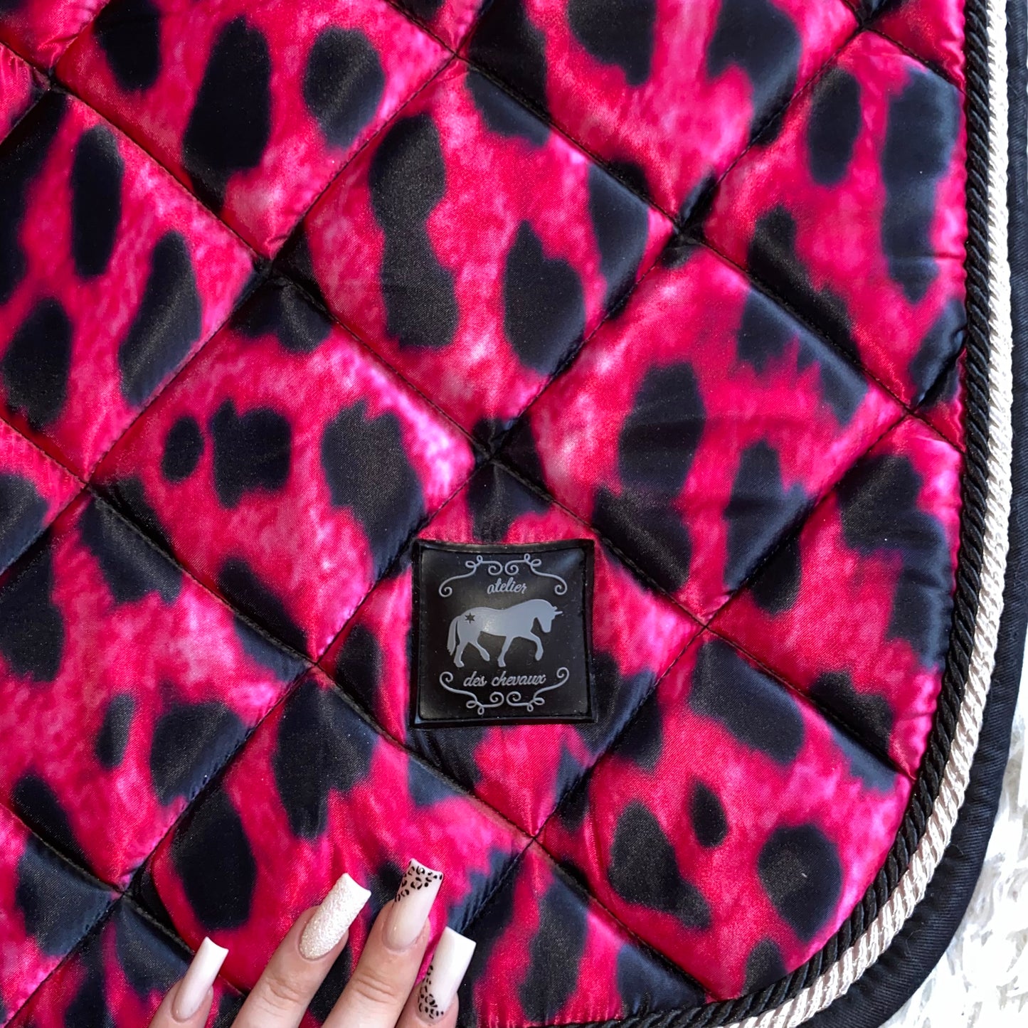 Sottosella e cuffietta fucsia leopardato da salto